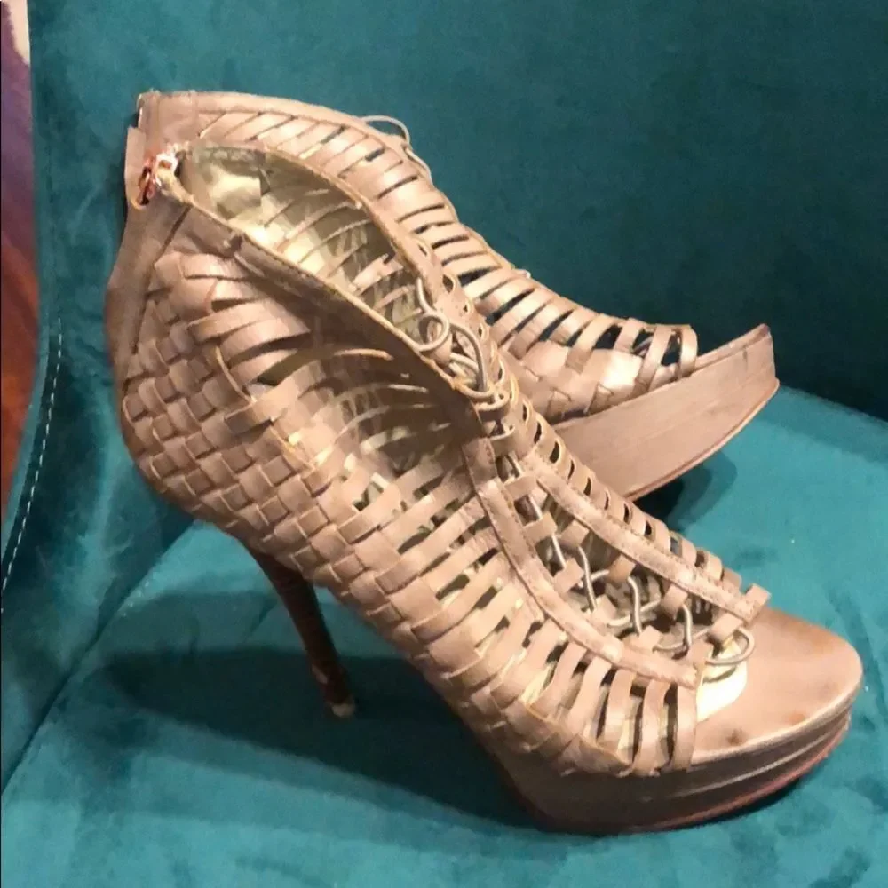 Mia shadow Leather Heel Zip Back Great Condition 9